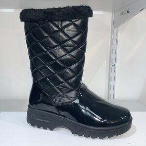 BLACK MATTE QUILTED WATERPROOF BOOTS